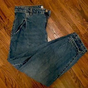 LIKE NEW ZARA Relaxed Fit Boyfriend Jeans